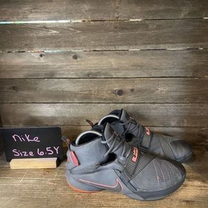 Childrens Kids Nike Lebron Soilder IX 9 Gray Basketball Shoes Sneakers‎ Size 6.5